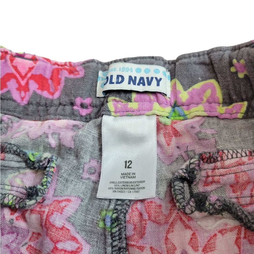 Old Navy floral shorts 12 - Picture 3 of 4